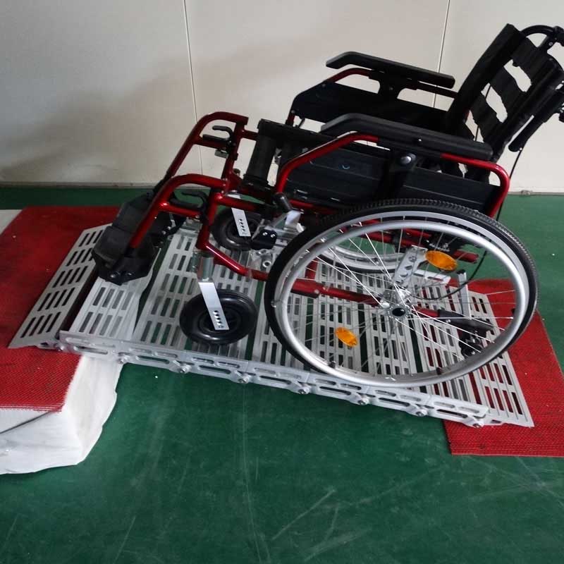 Стандарты алюминиевого пандуса для инвалидных колясок шириной 26 дюймов.