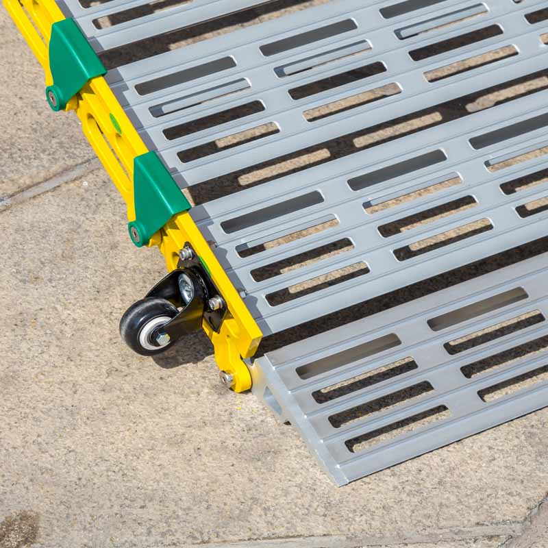 Желтая алюминиевая рампа для инвалидной коляски длиной 6 футов