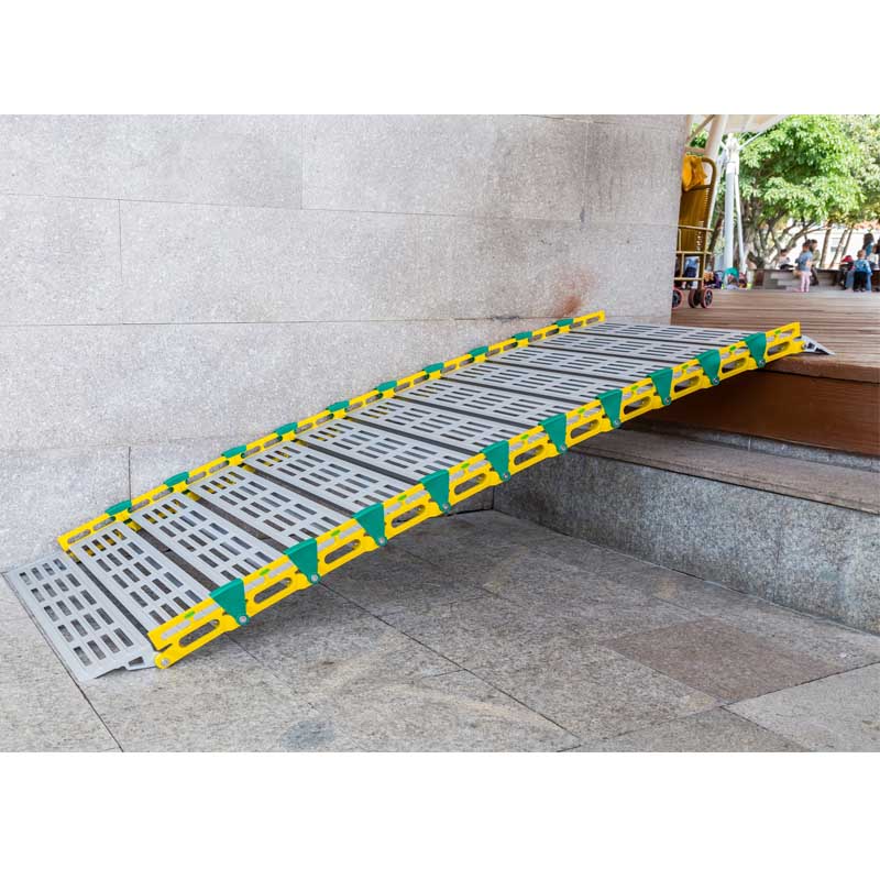 Желтая алюминиевая рампа для инвалидной коляски длиной 6 футов